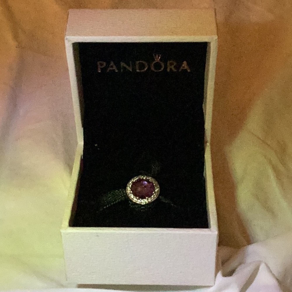 NWOT Pandora’s Royal Purple Radiant Hearts CZ surrounded by clear Pave